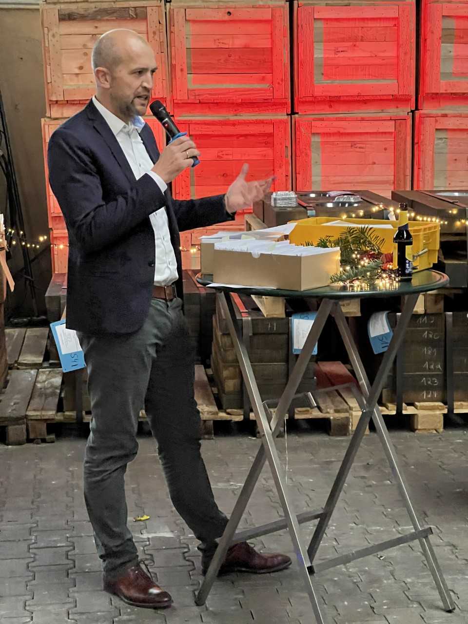 Aktuelles - Weihnachtsfeier in der Versandhalle